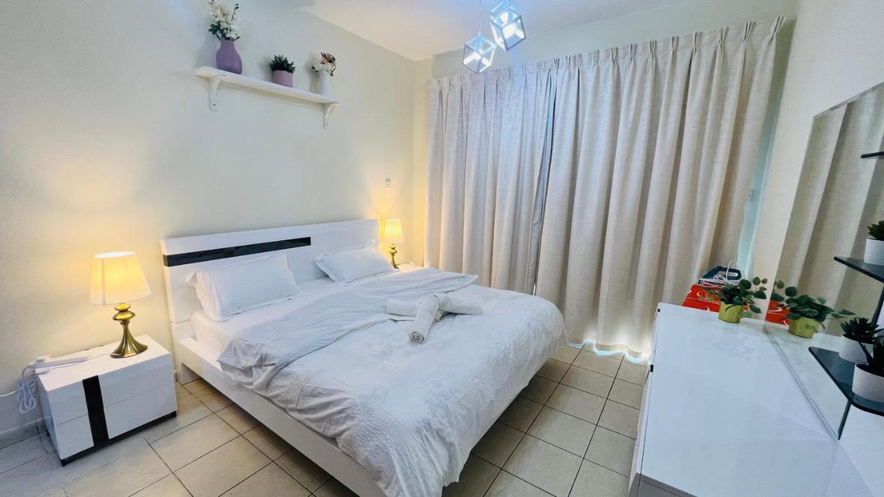 דובאי Newly Furnished Cozy One Bed Room Apartment 2 Bathroom City View מראה חיצוני תמונה