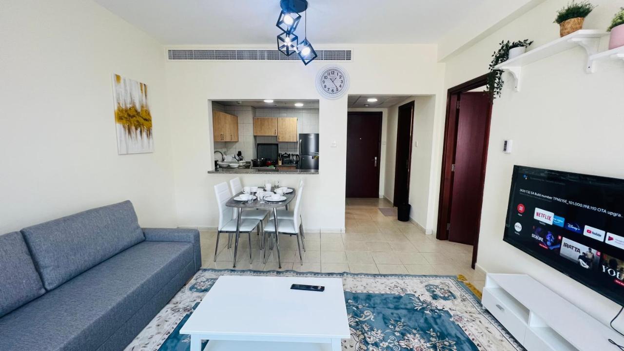 דובאי Newly Furnished Cozy One Bed Room Apartment 2 Bathroom City View מראה חיצוני תמונה