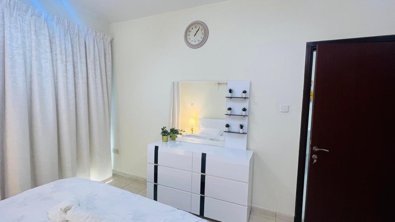 דובאי Newly Furnished Cozy One Bed Room Apartment 2 Bathroom City View מראה חיצוני תמונה