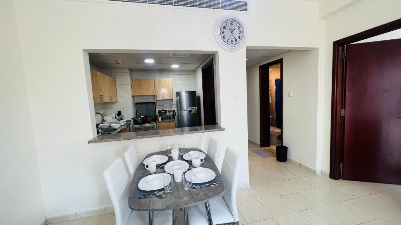 דובאי Newly Furnished Cozy One Bed Room Apartment 2 Bathroom City View מראה חיצוני תמונה