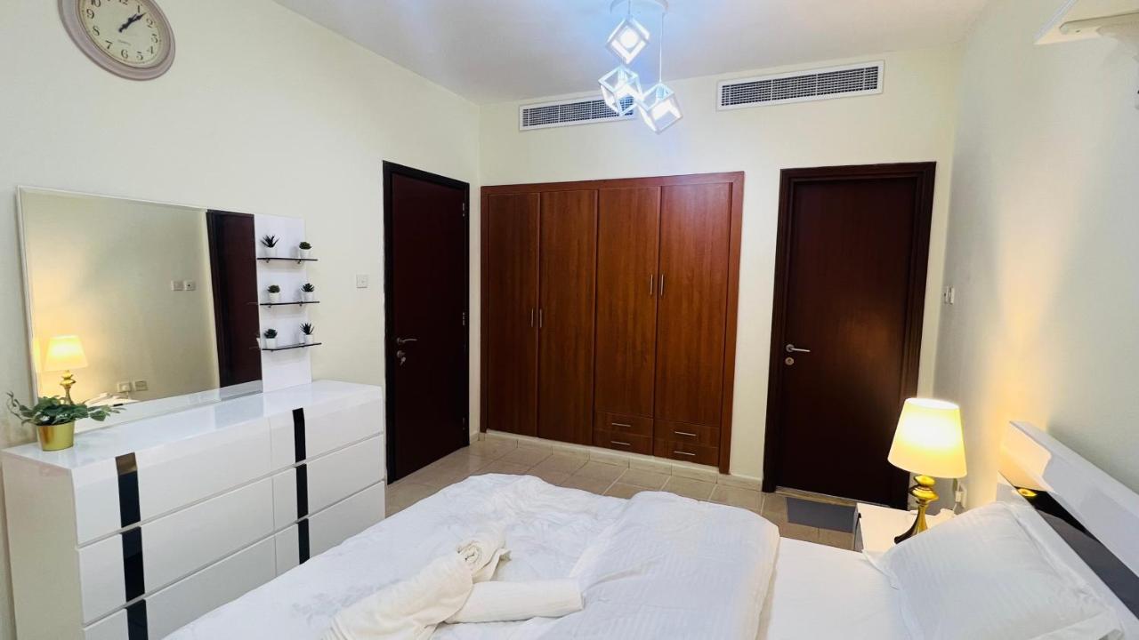 דובאי Newly Furnished Cozy One Bed Room Apartment 2 Bathroom City View מראה חיצוני תמונה