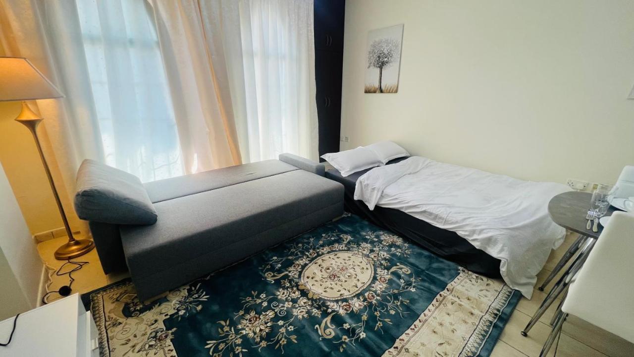 דובאי Newly Furnished Cozy One Bed Room Apartment 2 Bathroom City View מראה חיצוני תמונה