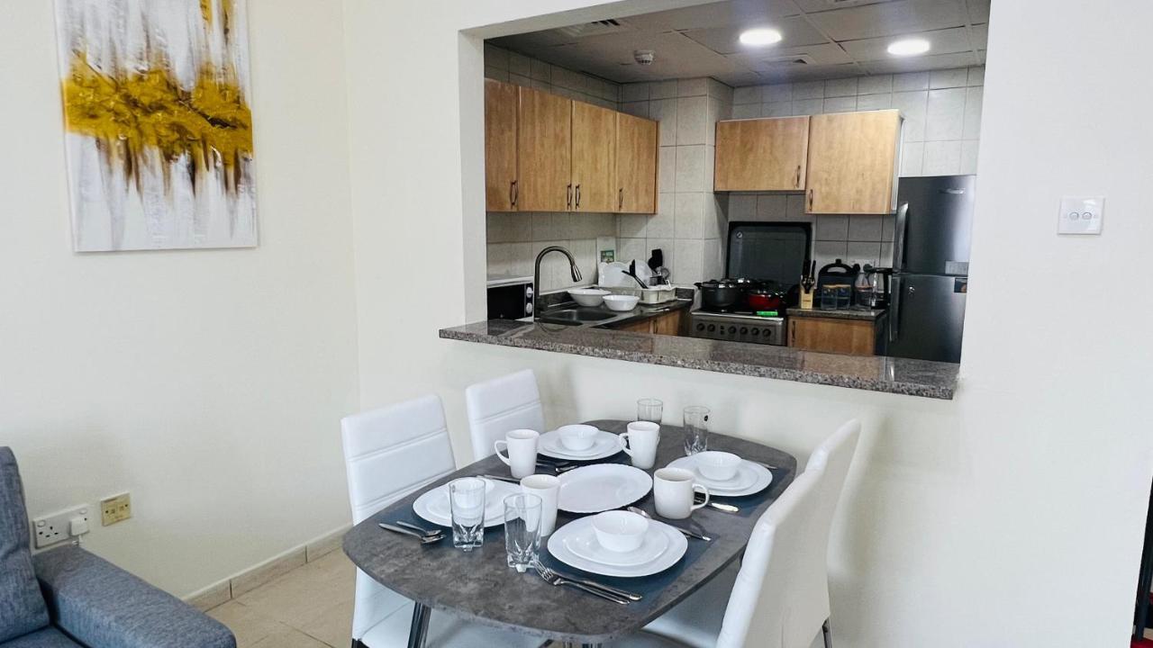 דובאי Newly Furnished Cozy One Bed Room Apartment 2 Bathroom City View מראה חיצוני תמונה