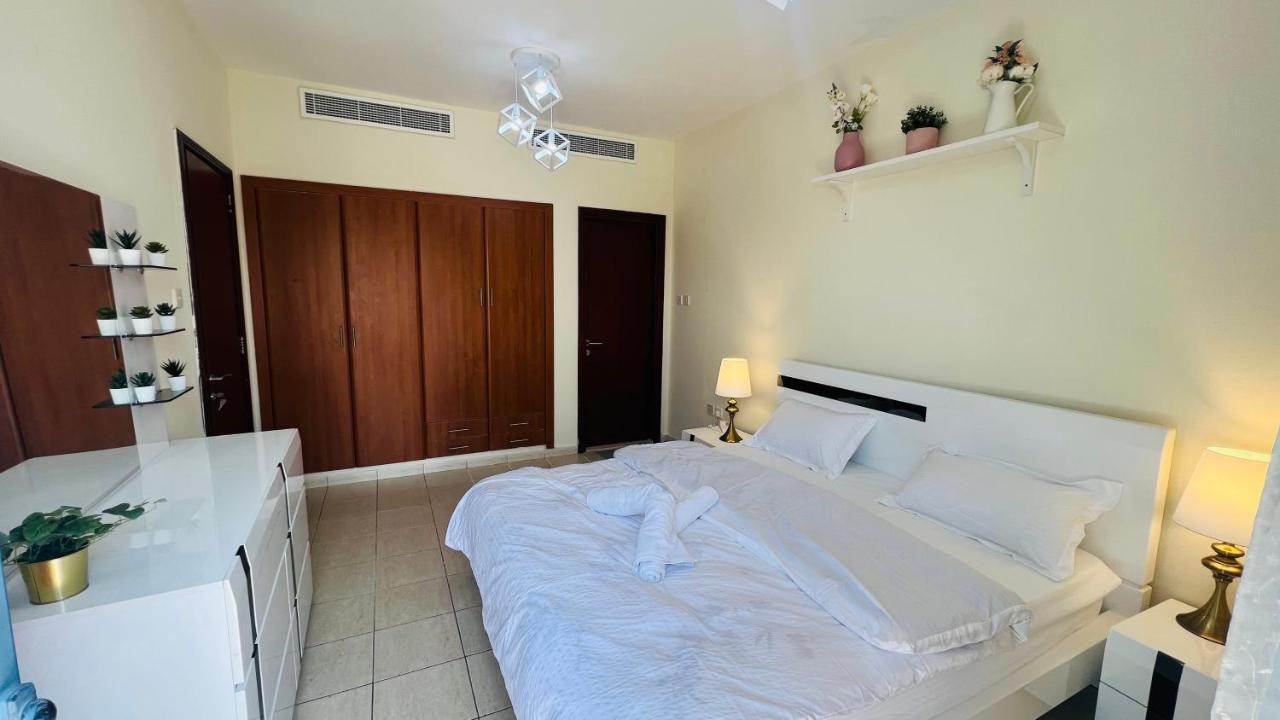 דובאי Newly Furnished Cozy One Bed Room Apartment 2 Bathroom City View מראה חיצוני תמונה